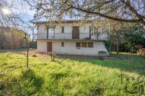 A vendre maison sur sous-sol des années 1970 en campagne de Sainte-Livrade