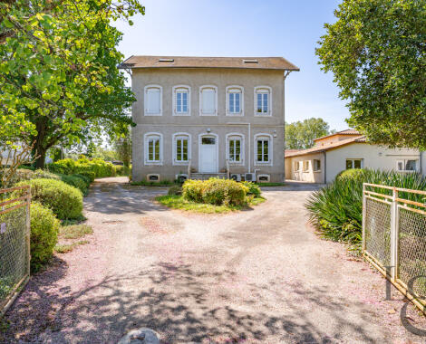 Ensemble immobilier composé de 4 bâtiments à vendre à Villeneuve sur lot
