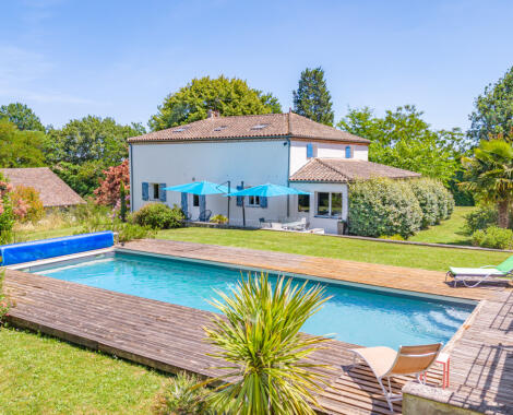 Maison avec gîte et piscine.