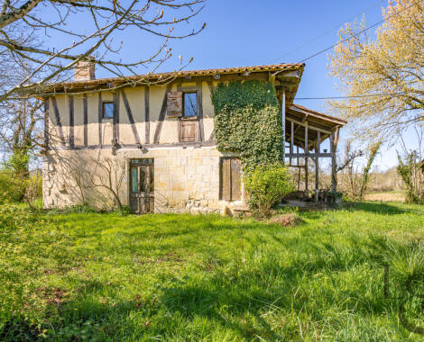 Secteur Tombeboeuf exceptionnelle maison restaurée du 16 ème (à empilage)