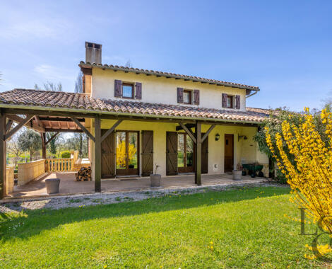 A vendre à Sainte-Livrade (LOT-ET-GARONNE 47) belle villa avec piscine