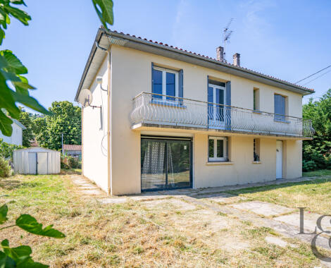 Maison traditionnelle des années 1970 à vendre à Pujols