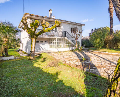 A vendre maison avec jardin proche de toutes les commodités à Sainte-Livrade-sur-Lot
