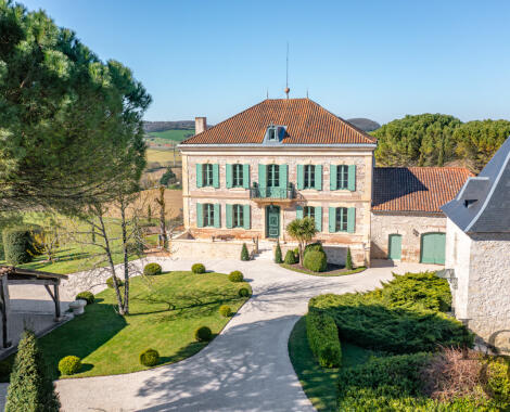 Ensemble immobilier en pierre à Sainte-Livrade-sur-Lot ( Lot-et-Garonne, 47)