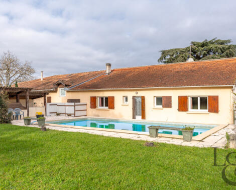 Ensemble immobilier composé d'une maison et de 3 appartements loués, à vendre à Pujols