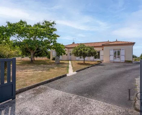 Ensemble immobilier à vendre sur la commune du Lédat