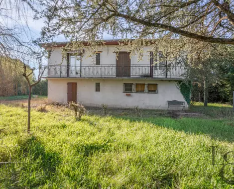 A vendre maison sur sous-sol des années 1970 en campagne de Sainte-Livrade