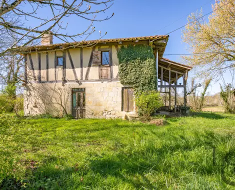 Secteur Tombeboeuf exceptionnelle maison restaurée du 16 ème (à empilage)