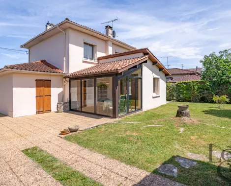Villa traditionnelle avec dépendance à vendre à Villeneuve-sur-Lot