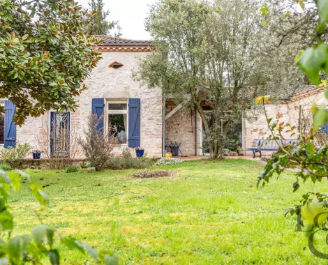 Maison en pierre rénovée à vendre proche commerces de Villeneuve-sur-Lot