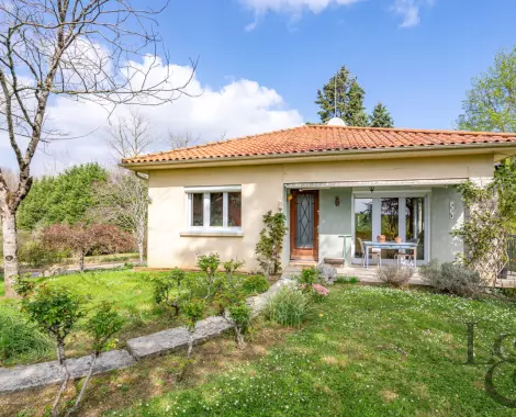 A vendre maison avec jardin proche de toutes les commodités à Puymiclan