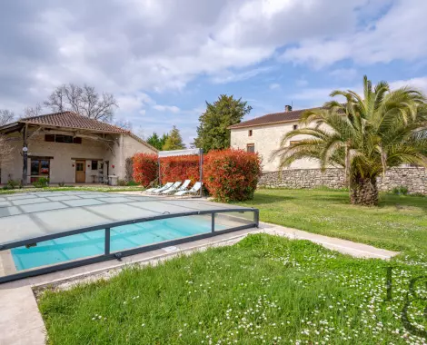 Grange en pierre rénovée avec gîte à vendre entre Villeneuve-sut-Lot et Agen