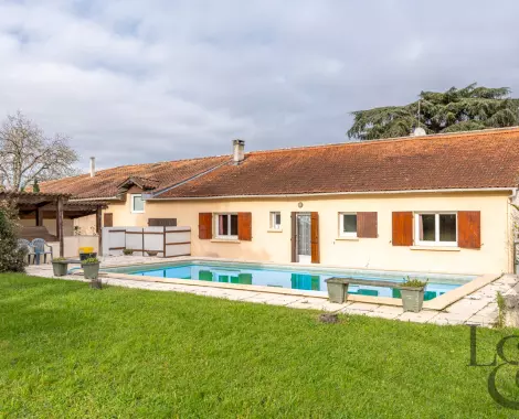 Ensemble immobilier composé d'une maison et de 3 appartements loués, à vendre à Pujols