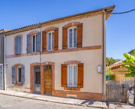 MAISON DE VILLE AVEC JARDIN