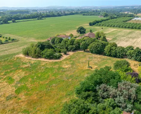 Terrain constructible en zone d'activité commerciale