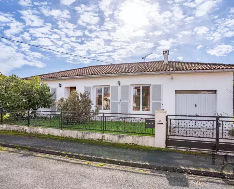 Maison à vendre à Saint Sylvestre-sur-Lot.