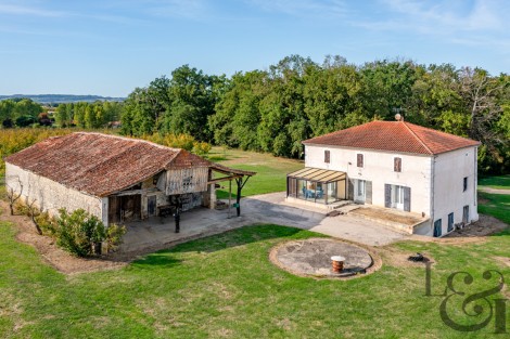 A vendre à Dolmayrac maison avec grange.