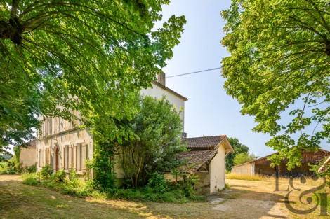 Ensemble immobilier en pierre en périphérie de Villeneuve-sur-Lot