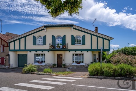 A vendre maison de style basque à Castelmoron-sur-Lot