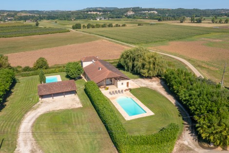Maison en pierre rénovée à vendre en périphérie de Villeneuve-sur-Lot