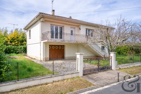 Maison traditionnelle des années 1970 à vendre à Casseneuil