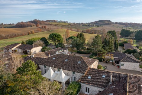 A saisir domaine de 25 gîtes, un restaurant et une maison principale en Lot-et-Garonne (47)