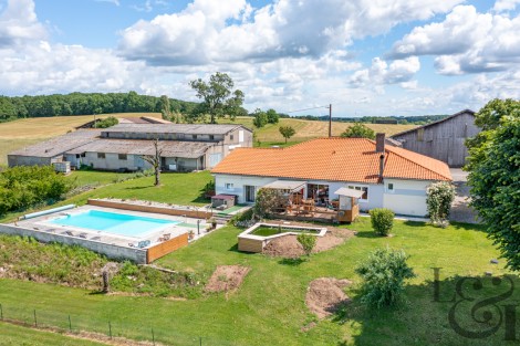 A vendre maison 160 m² avec dépendances