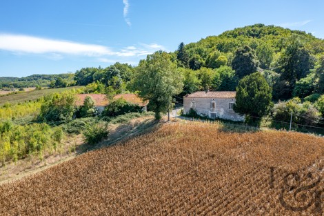 Ensemble en pierre à rénover à vendre à Penne d'Agenais