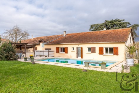 Ensemble immobilier composé d'une maison et de 3 appartements loués, à vendre à Pujols