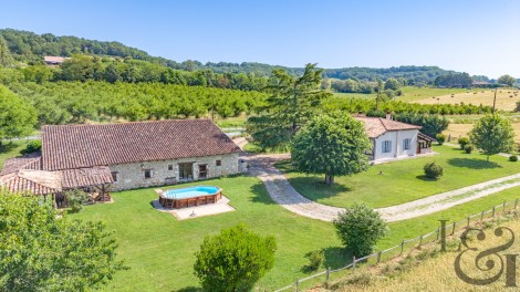 Maison en pierre avec grange à Sainte-Livrade-sur-Lot